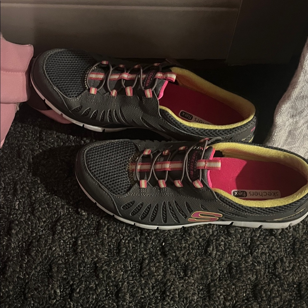 Skechers Women's Gray and Pink Athletic Shoes